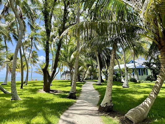 MOORINGS VILLAGE, FLORIDA KEYS
