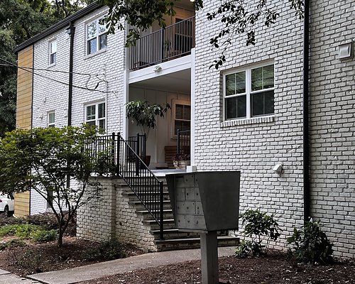 BARNETT ST AT ST CHARLES AVE